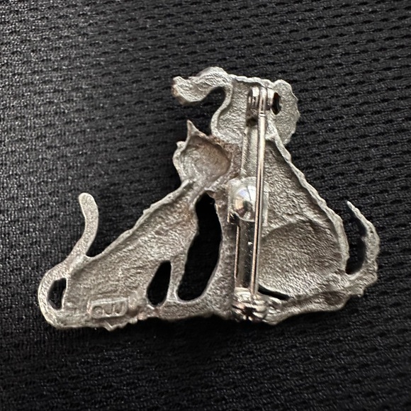 Silver Dog and Cat Brooch - Picture 2 of 3